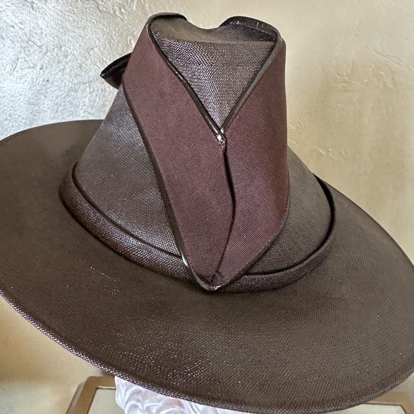PRECIOUS 1940s' BROWN STRAW TILT FEDORA WITH BROWN VINYL EDGING - Picture 6 of 14